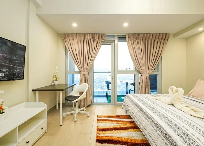3br Uptown Bgc-40floor View Near Malls And Restaurants * Manila