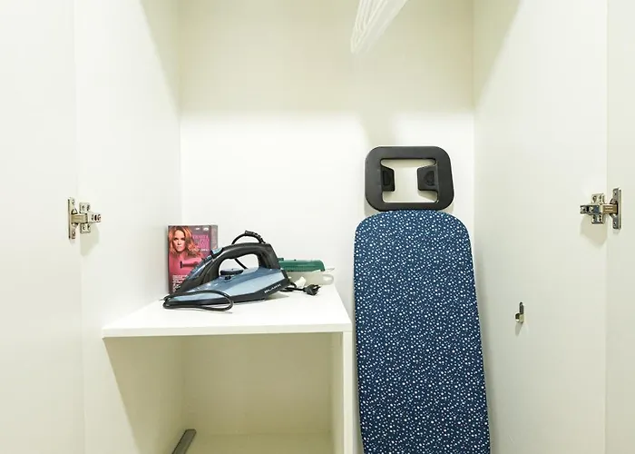 3br Uptown Bgc-40floor View Near Malls And Restaurants