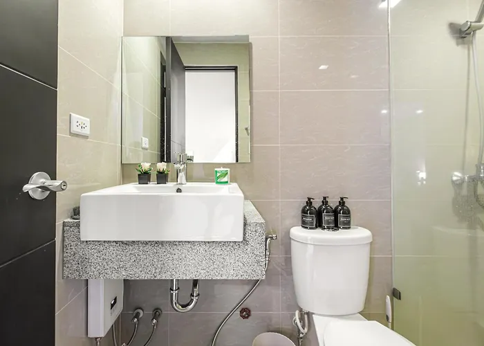 3br Uptown Bgc-40floor View Near Malls And Restaurants Manila