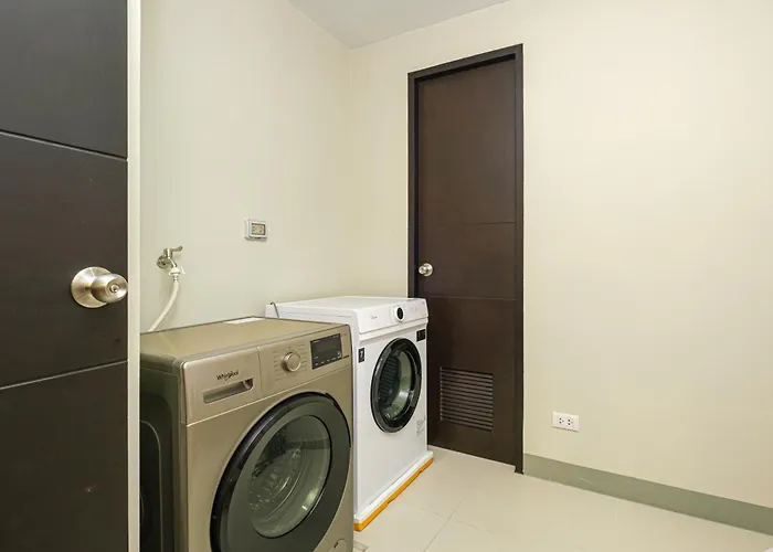 3br Uptown Bgc-40floor View Near Malls And Restaurants Apartamento