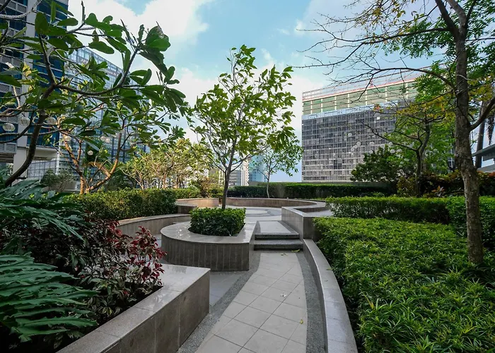 3br Uptown Bgc-40floor View Near Malls And Restaurants Apartamento Manila