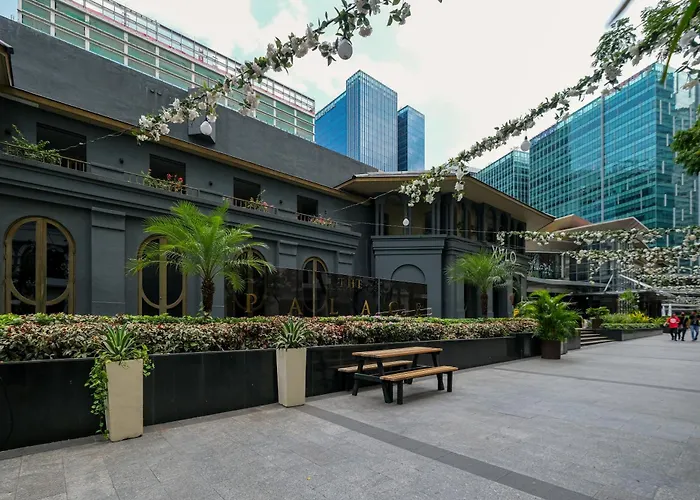 3br Uptown Bgc-40floor View Near Malls And Restaurants
